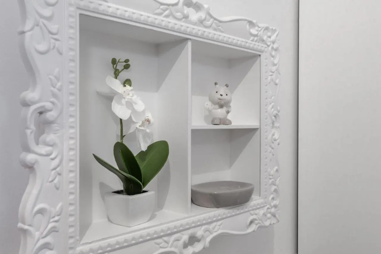 Heavenly Corner Apartment Split